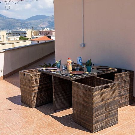 Incantevole Attico 1Minuto Dal Mare Wifi Netflix Terracina Exterior photo